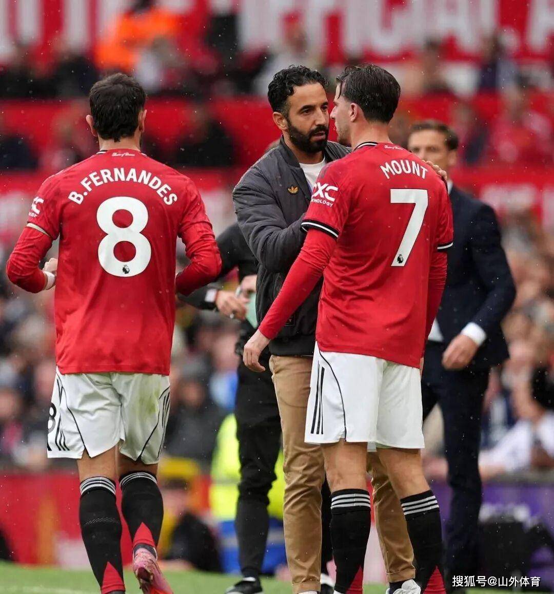 半岛体育娱乐-曼联上次英超榜首是什么阵容? 穆帅带这11人登顶