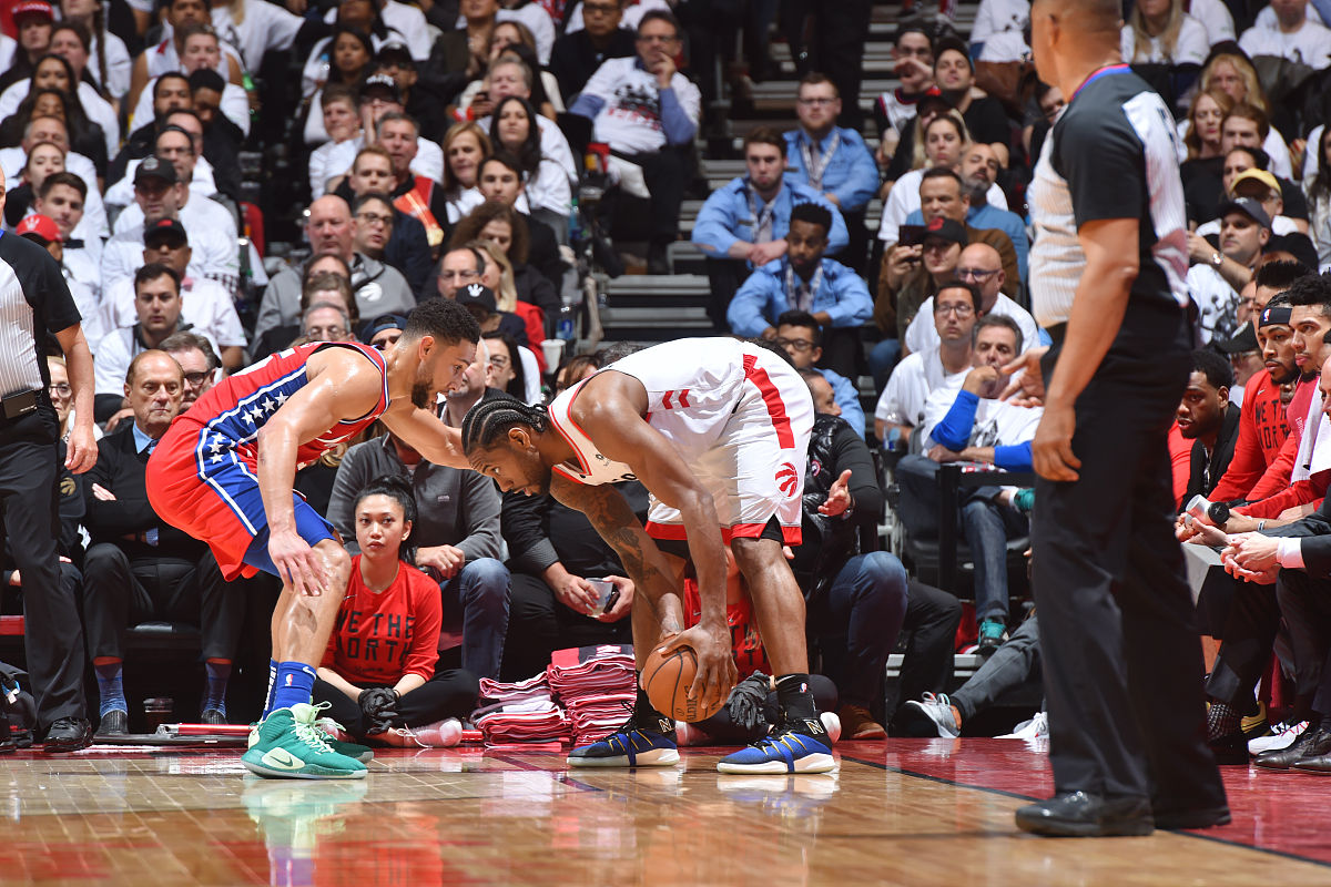 篮球场上的较量作文