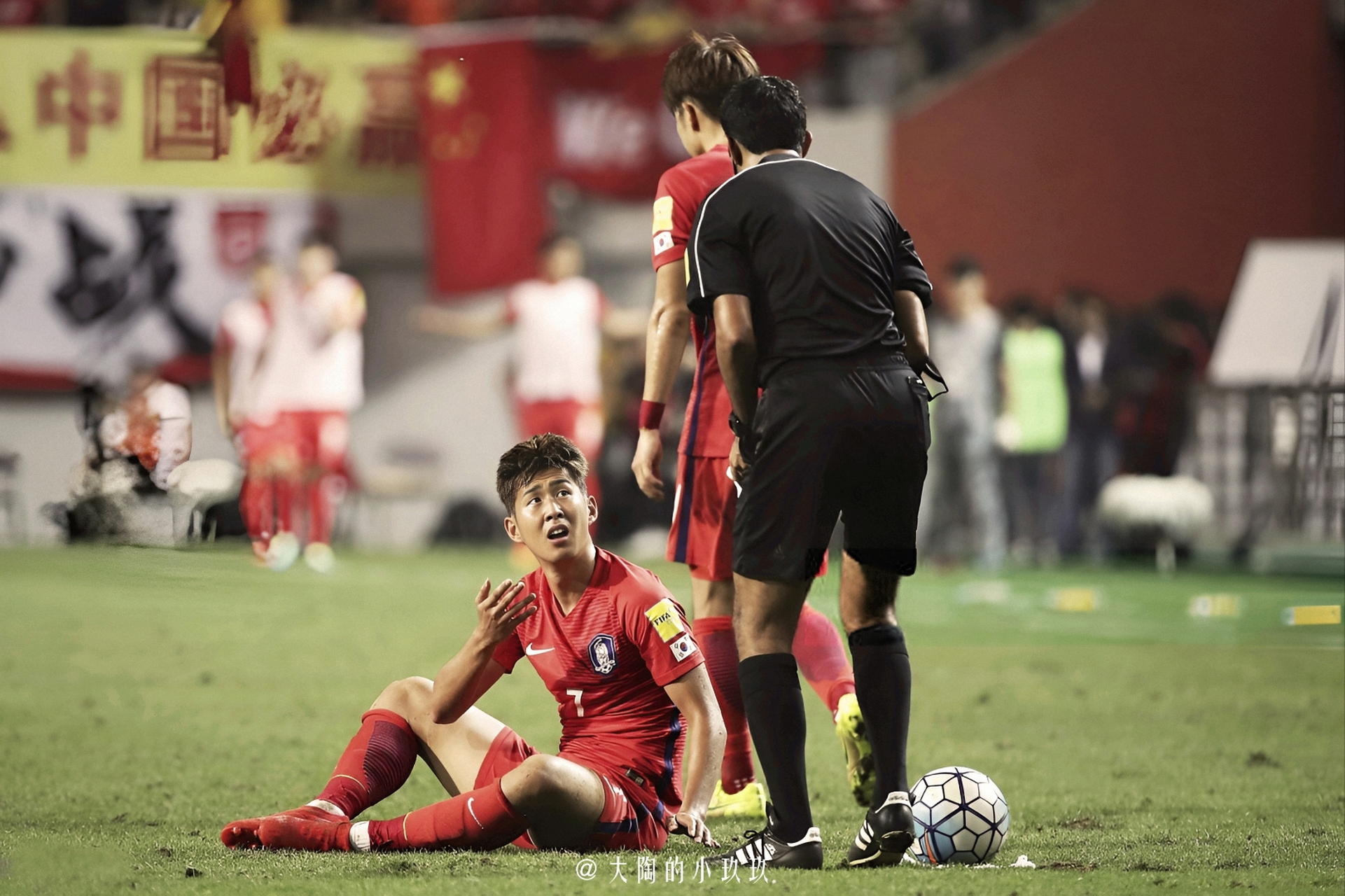 半岛体育-比赛中双方展开争夺,场面火爆激烈怎么办