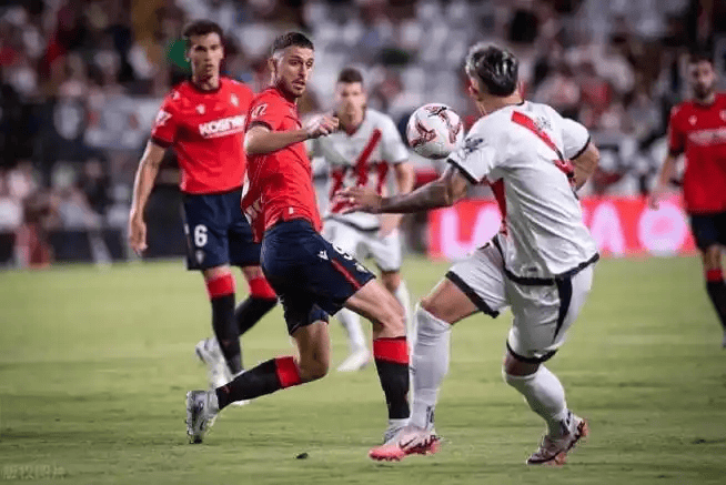 比赛中双方展开争夺,场面火爆激烈怎么办