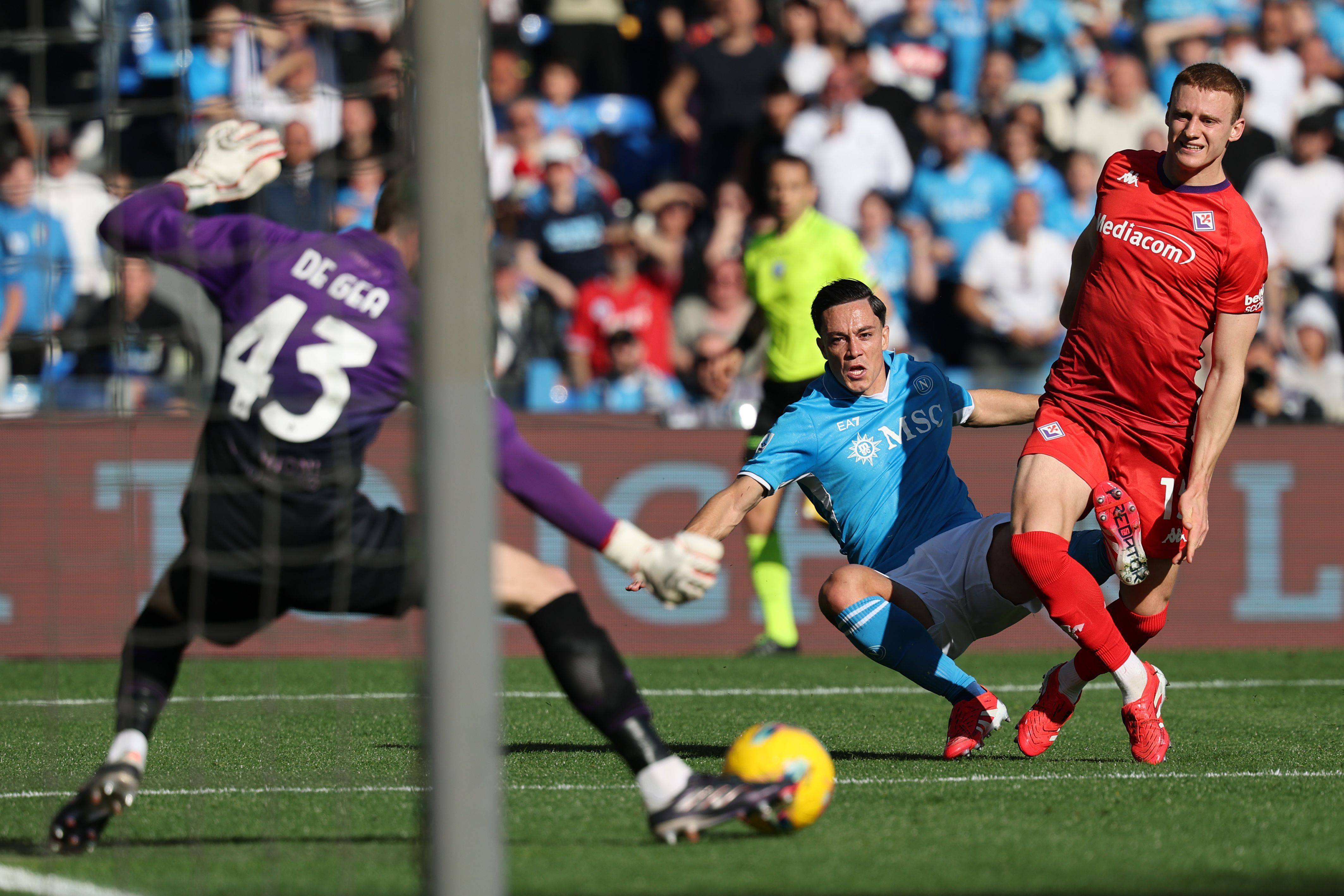 半岛体育APP-门将神扑助球队击败对手,英雄登场了吗